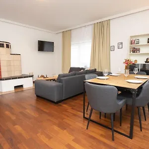 Stadthaus Mit 2 Schlafzimmern & Wohnzimmer Mit Kamin - Kostenloser Privat-parkplatz Auf Dem Grundstueck Ferienhaus Leipzig